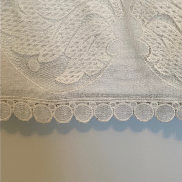 White Sleeveless Lace Dress - Picture 2 of 4